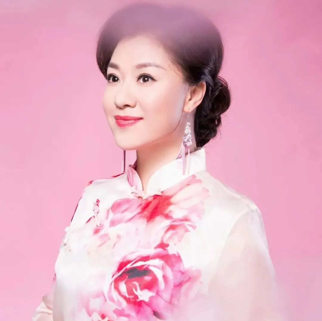 唯美浪漫！著名歌唱家王丽达一曲《楚荷香》，带你步入绝美荷塘~ | 民歌中国·联星计划|民歌|楚荷香|王丽达|声乐_新浪新闻