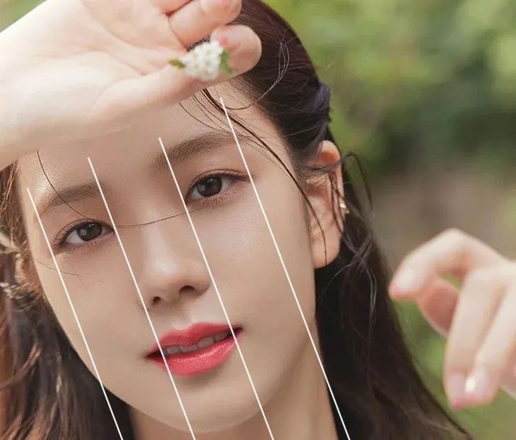 同是鲶鱼脸,为啥倪妮舒淇被夸高级,她却被300万人追着骂.__财经头条