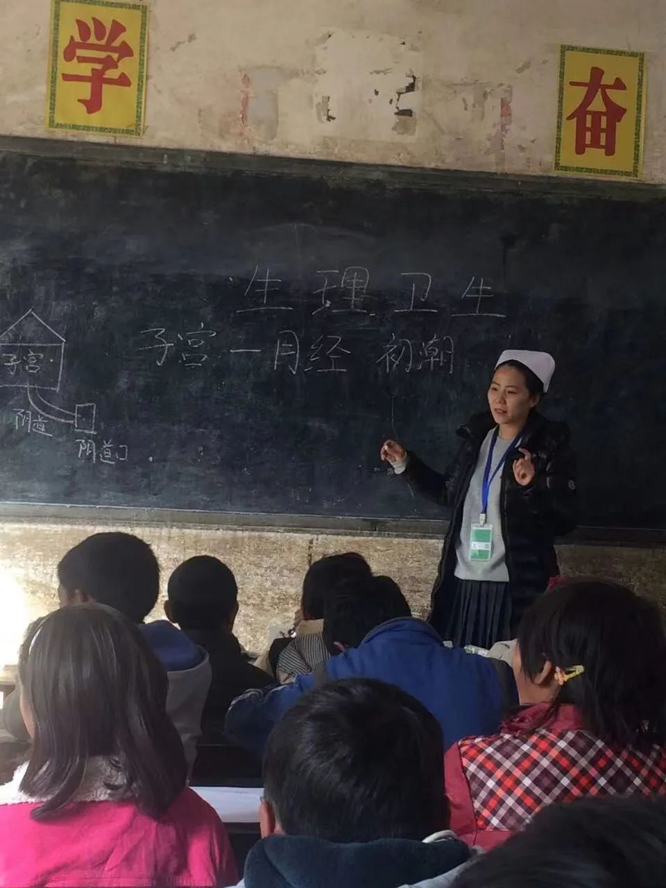支教团为山区女童募集卫生巾:月经不需害怕,更不需羞耻_手机新浪网
