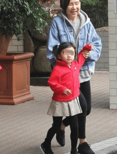 杨颖儿子帅气，赵丽颖儿子长得高，85花生的孩子基因优良！休闲区蓝鸢梦想 - Www.slyday.coM