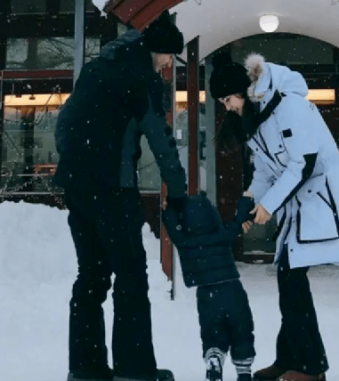 杨颖儿子帅气，赵丽颖儿子长得高，85花生的孩子基因优良！休闲区蓝鸢梦想 - Www.slyday.coM