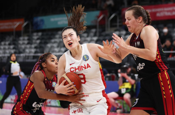 女篮进决赛！全场怒吼庆祝，姚明狂笑，王思雨功臣待遇，未见李梦休闲区蓝鸢梦想 - Www.slyday.coM