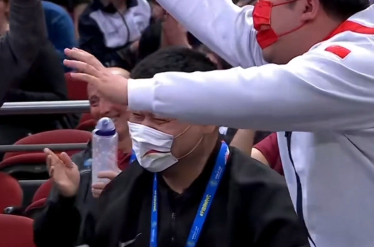 女篮进决赛！全场怒吼庆祝，姚明狂笑，王思雨功臣待遇，未见李梦休闲区蓝鸢梦想 - Www.slyday.coM