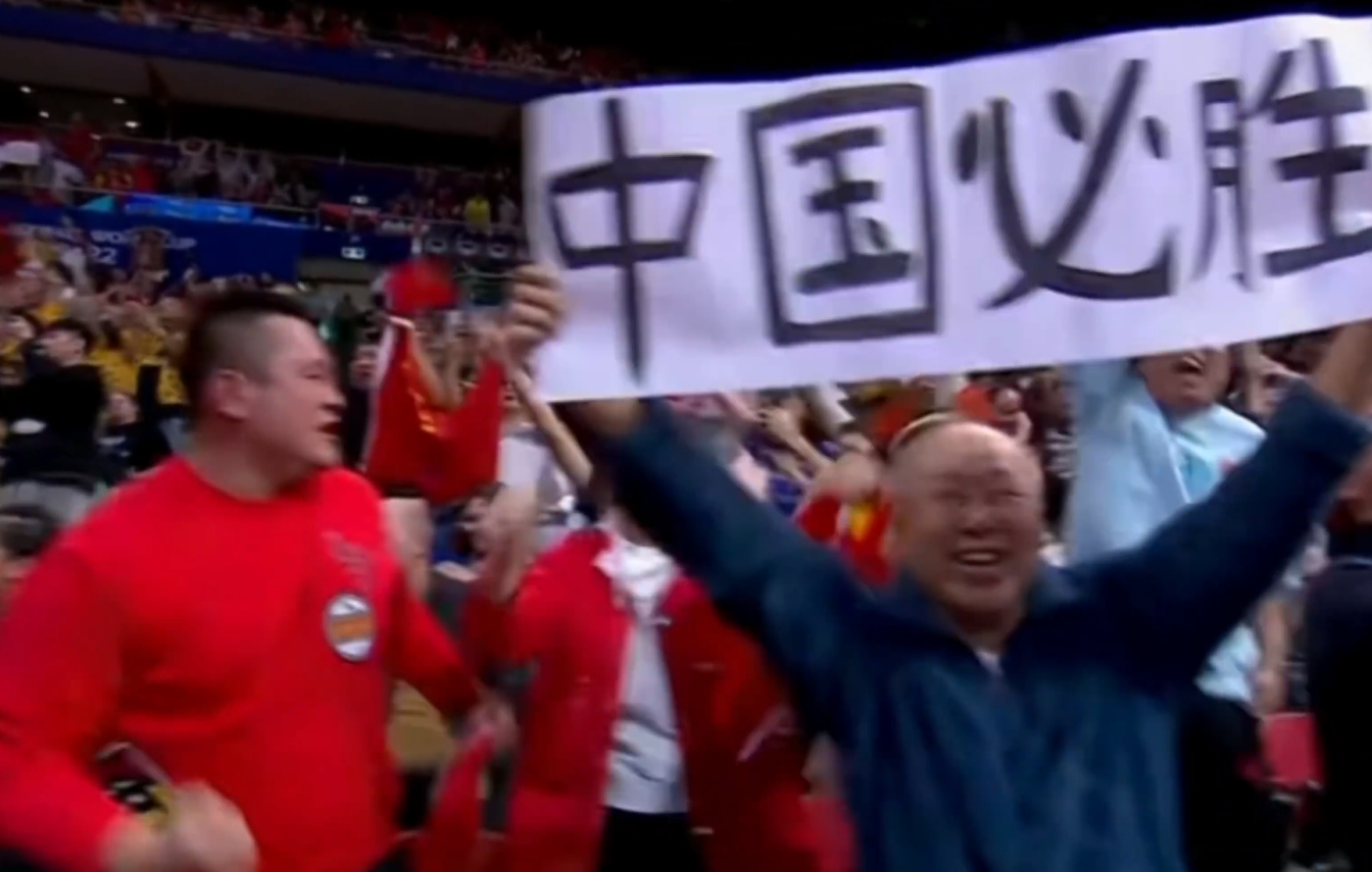 女篮进决赛！全场怒吼庆祝，姚明狂笑，王思雨功臣待遇，未见李梦休闲区蓝鸢梦想 - Www.slyday.coM