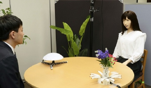 共同社：陪人唠嗑还能根据对方情绪陪笑 京都大学研发带表情机器人休闲区蓝鸢梦想 - Www.slyday.coM