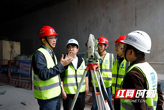 湖南科技大学龙四春团队：高温下的“舞”者休闲区蓝鸢梦想 - Www.slyday.coM