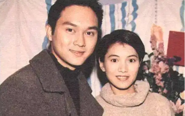 张智霖袁咏仪“披荆斩棘”现场补办婚礼 “仙靓夫妇”20年恩爱如初休闲区蓝鸢梦想 - Www.slyday.coM