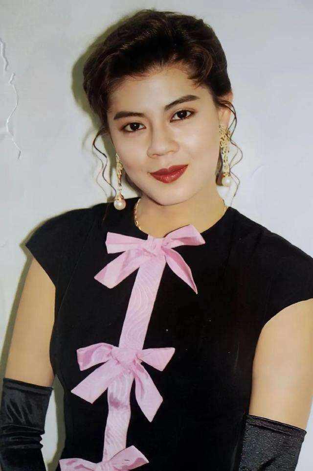 身形明显发福,曾被目击拄拐杖求医|梁艺龄|拐杖|近况_新浪新闻