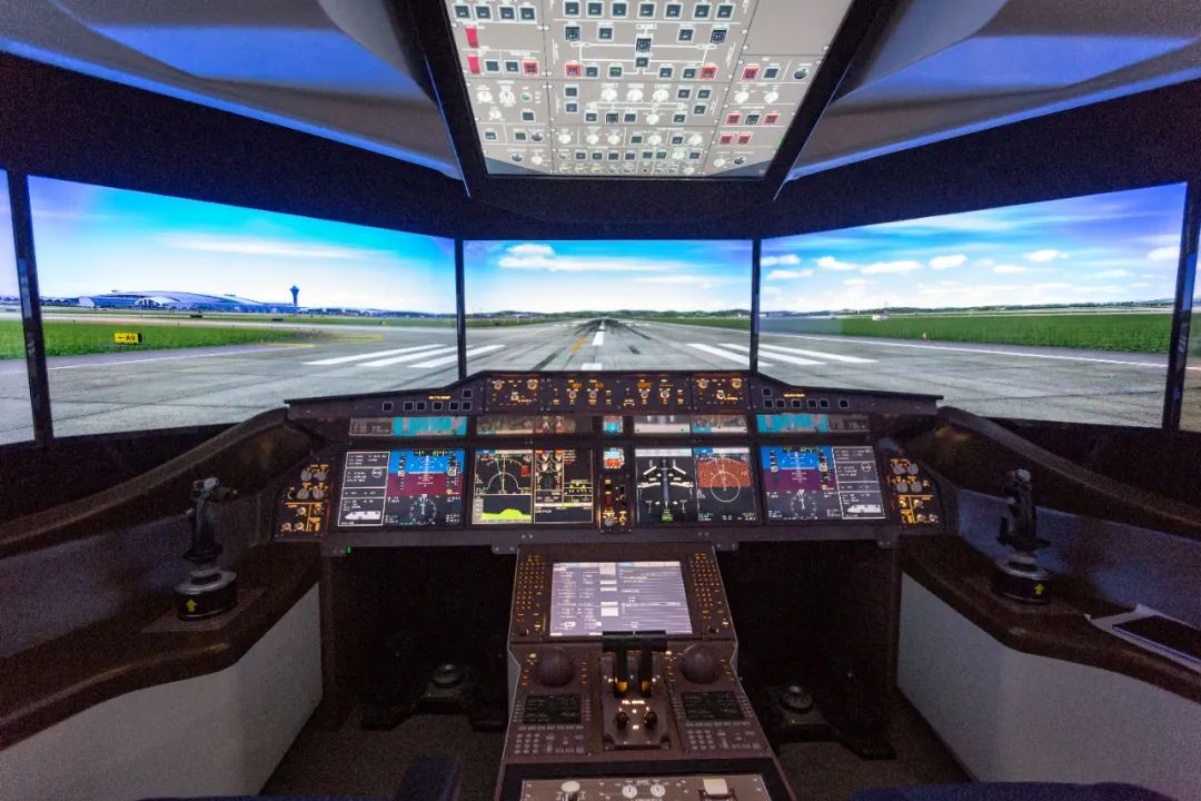 ▲5月27日，河南省安阳航空航天科普馆展厅的C919飞机驾驶舱体验模型。图/IC photo