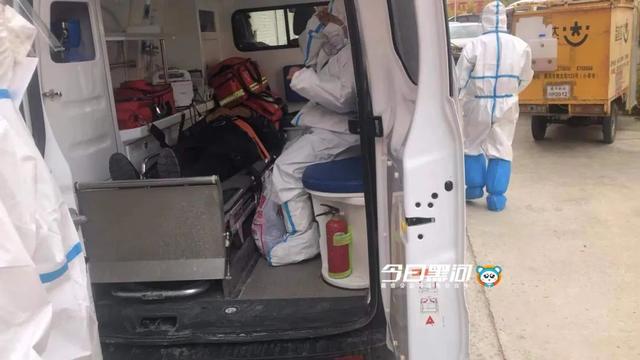 黑河市区一老人在家中突然病倒，网格员、志愿者和民警联合救援休闲区蓝鸢梦想 - Www.slyday.coM