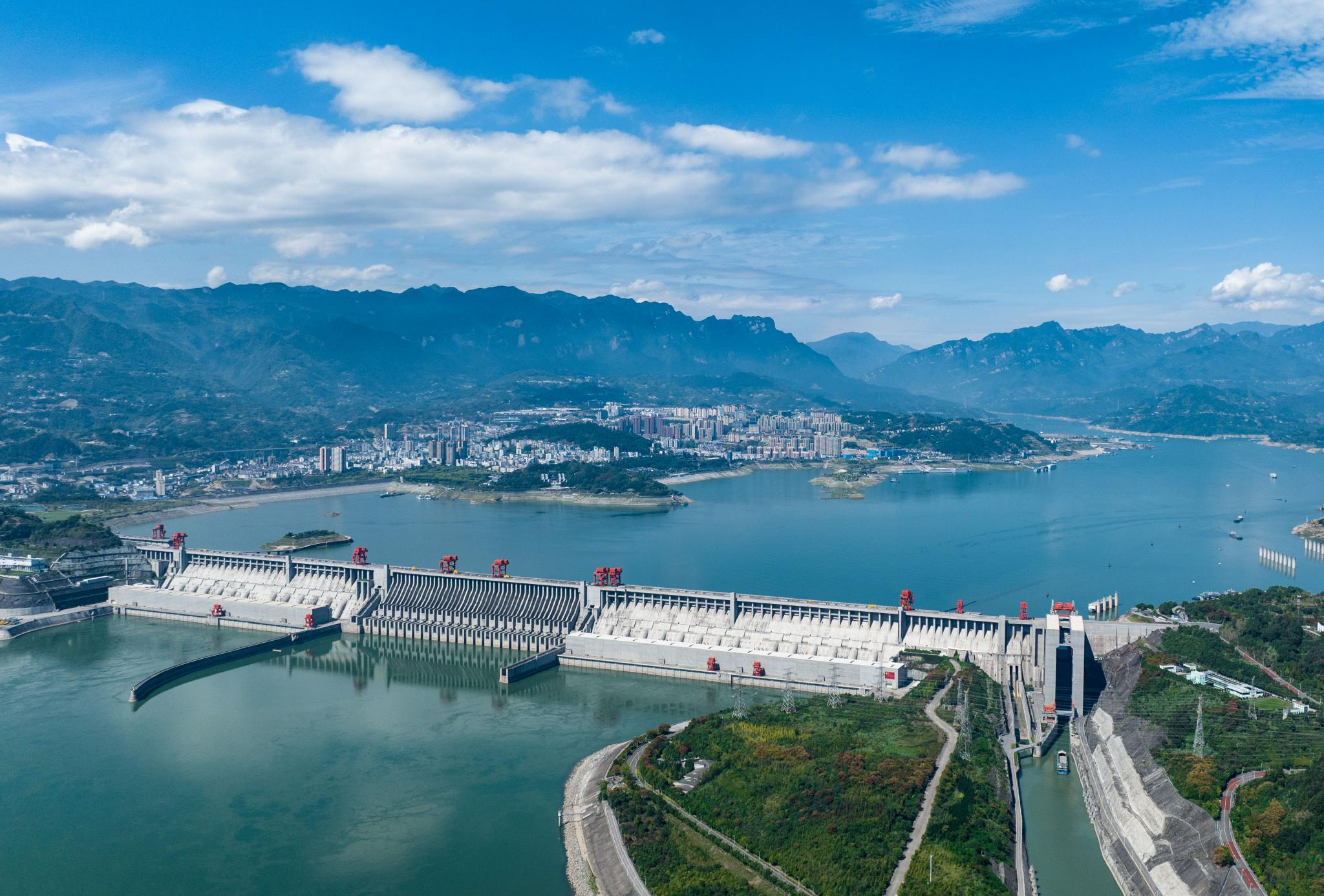 这是2022年9月29日拍摄的长江三峡水利枢纽工程(无人机照片).