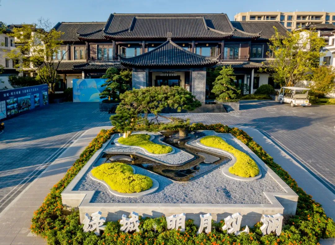 太豪横！十堰这个小区买房送华为新能源汽车，环境超好休闲区蓝鸢梦想 - Www.slyday.coM