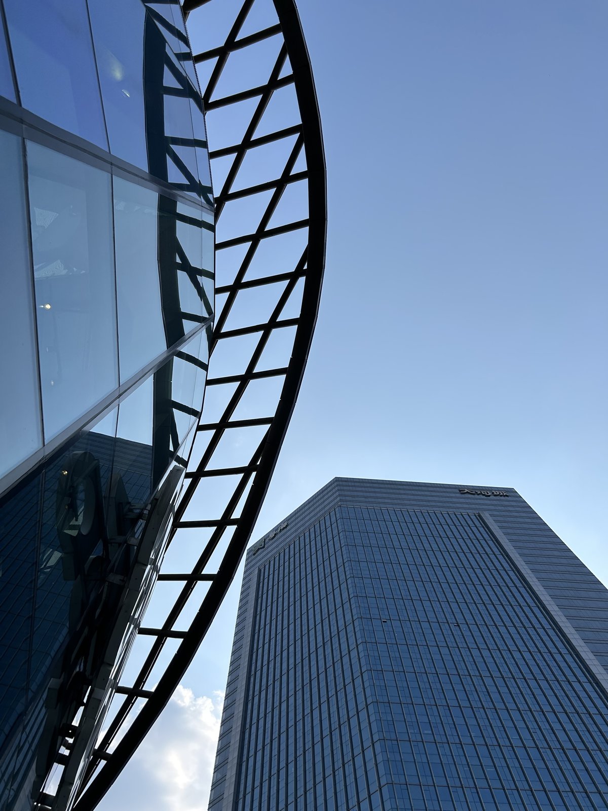 iPhone 14 评测：还是你的熟悉的它，但也变得更好用了休闲区蓝鸢梦想 - Www.slyday.coM