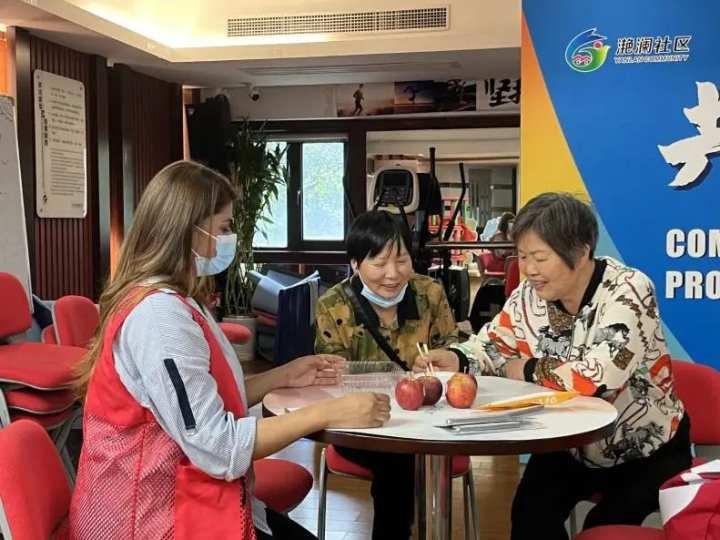 吃长寿面，饮菊花茶，浙财大国际学生和老人们共享中国传统文化