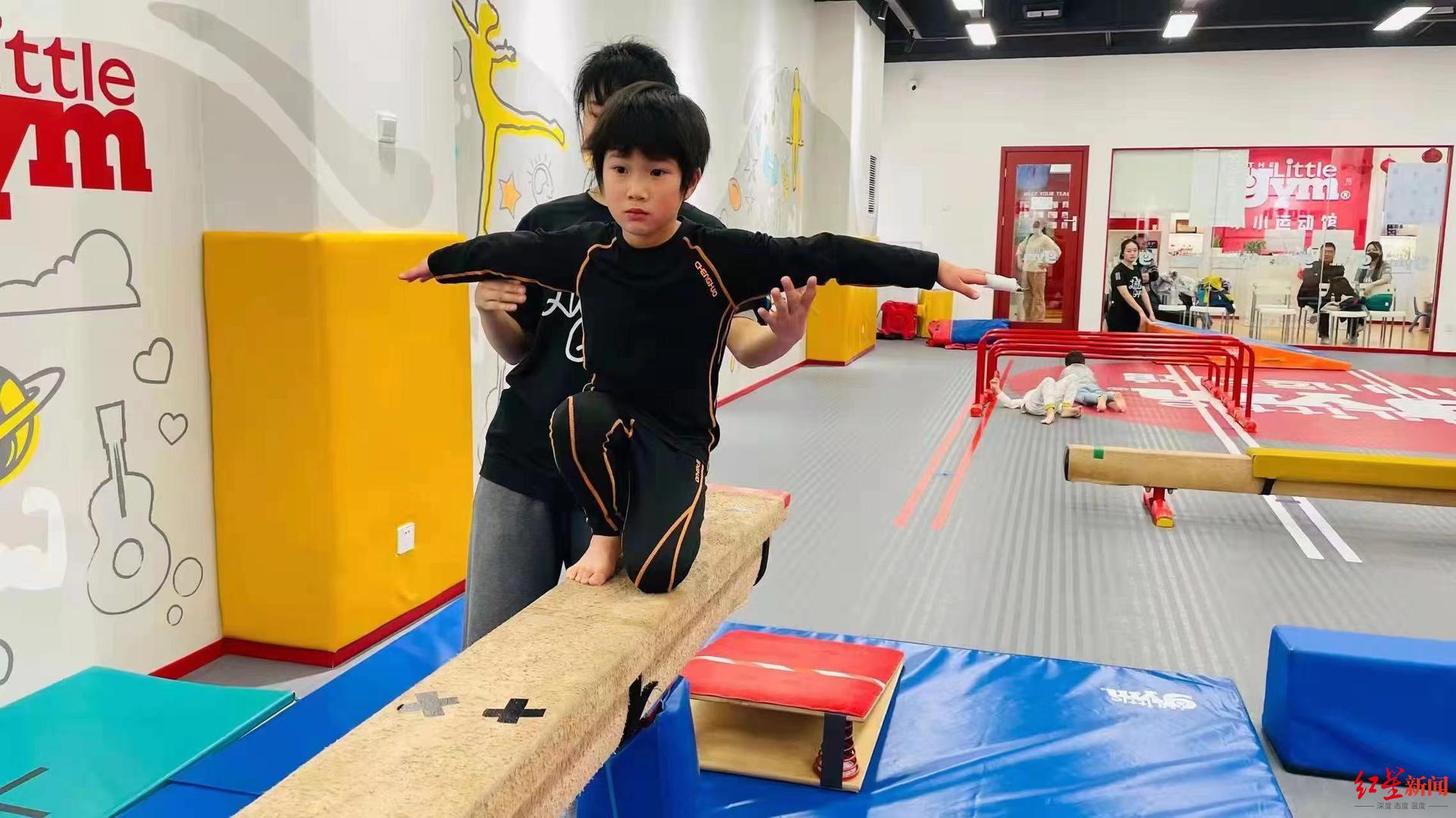 人物丨开幕式短片中的“乒乓女孩”是谁？7岁的她已经打了3年球休闲区蓝鸢梦想 - Www.slyday.coM