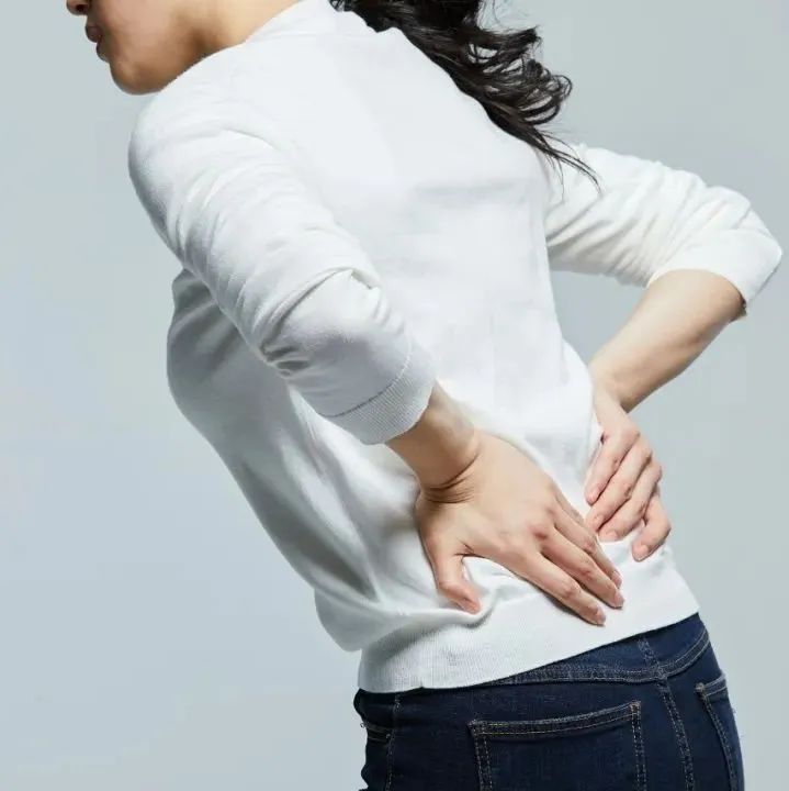 为什么弯腰搬东西,还能导致腰脱呢?|腰椎间盘突出|腰痛_新浪新闻