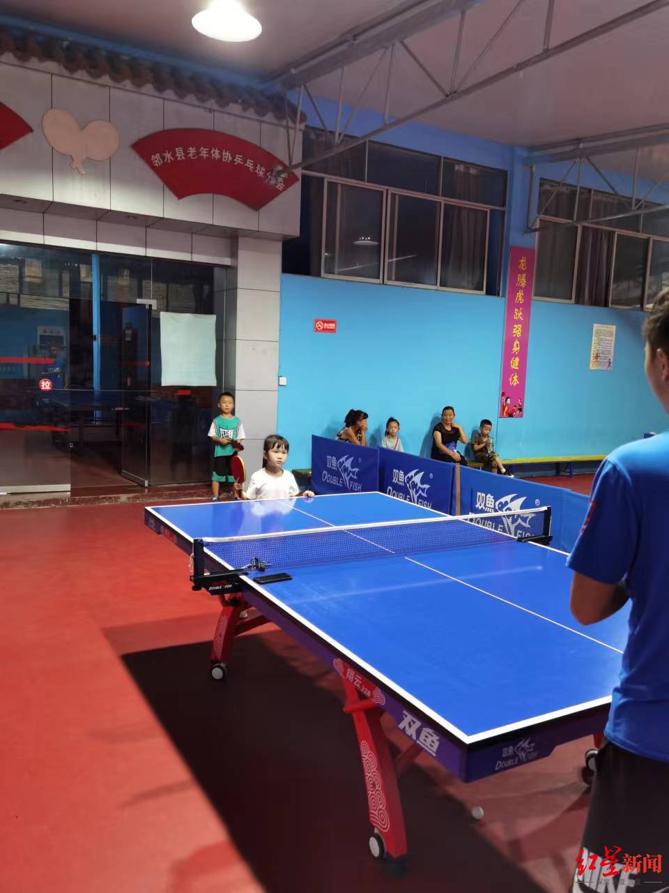 人物丨开幕式短片中的“乒乓女孩”是谁？7岁的她已经打了3年球休闲区蓝鸢梦想 - Www.slyday.coM