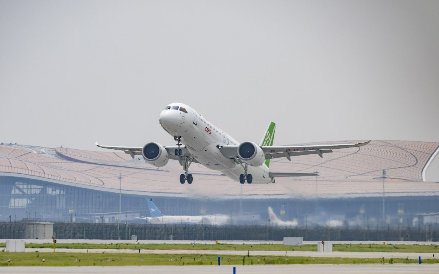 新闻8点见丨国产大飞机迎里程碑，C919已取证将于年底交付休闲区蓝鸢梦想 - Www.slyday.coM