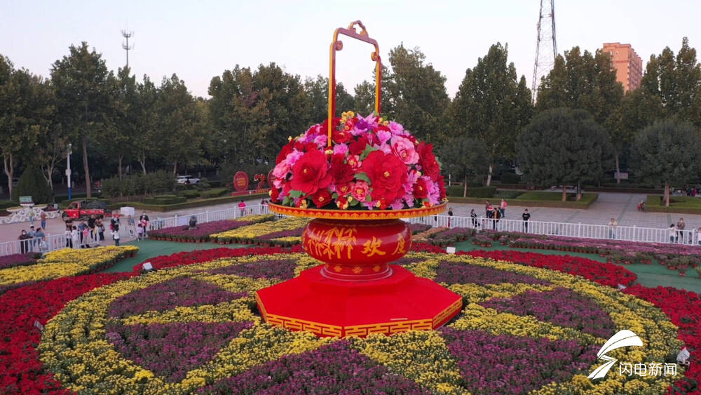 德州：花坛、国旗、中国结！国庆“氛围感”已拉满！你感受到了吗？休闲区蓝鸢梦想 - Www.slyday.coM
