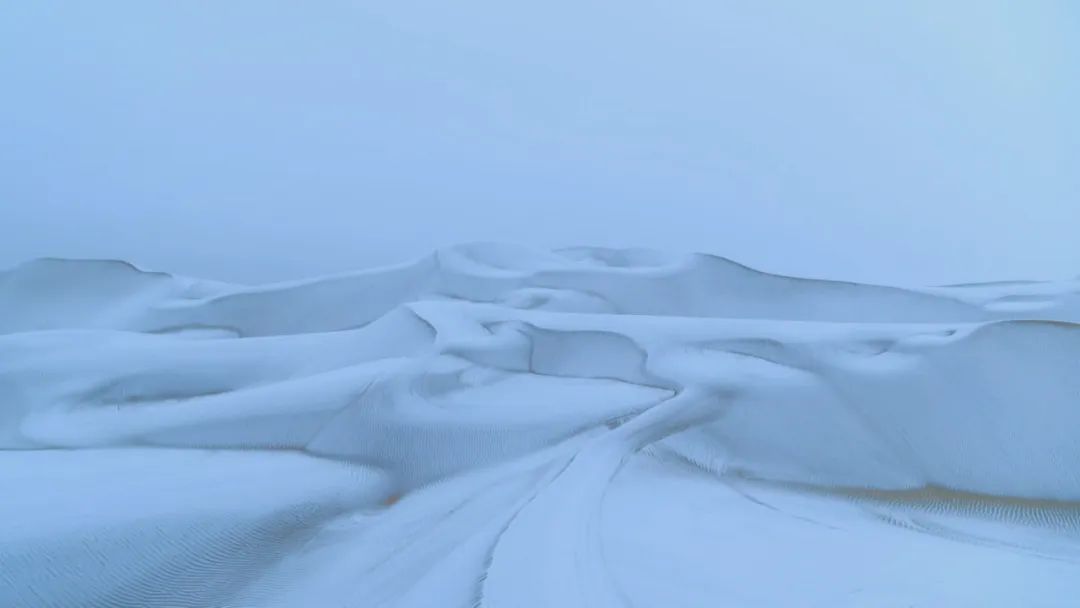 沙漠下雪！中国到底有多美？休闲区蓝鸢梦想 - Www.slyday.coM