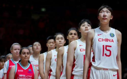 中国女篮举国旗大合影！T恤写满队友名字，姚明站身后一脸骄傲休闲区蓝鸢梦想 - Www.slyday.coM