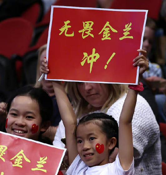 中国女篮举国旗大合影！T恤写满队友名字，姚明站身后一脸骄傲休闲区蓝鸢梦想 - Www.slyday.coM