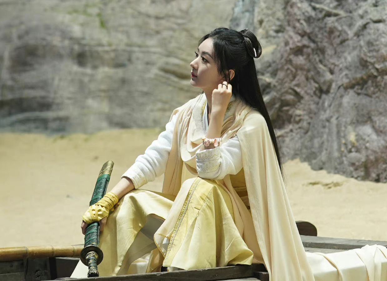 赵丽颖《与凤行》新造型好美!宣璐杀青照笑容温柔,粉丝:心动休闲区蓝鸢梦想 - Www.slyday.coM 赵丽颖《与凤行》新造型好美!宣璐杀青照笑容温柔,粉丝:心动休闲区蓝鸢梦想 - Www.slyday.coM