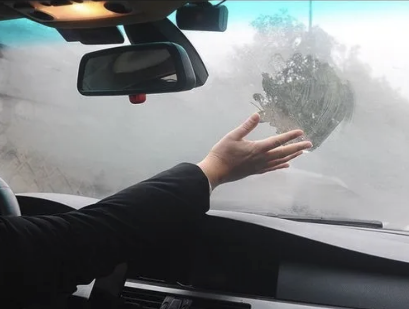 为啥有人喜欢在车里放一块湿巾？知道原因后，新手：果然是老司机休闲区蓝鸢梦想 - Www.slyday.coM