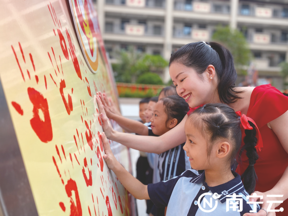 南宁多所学校开展丰富活动表达对祖国无尽热爱休闲区蓝鸢梦想 - Www.slyday.coM