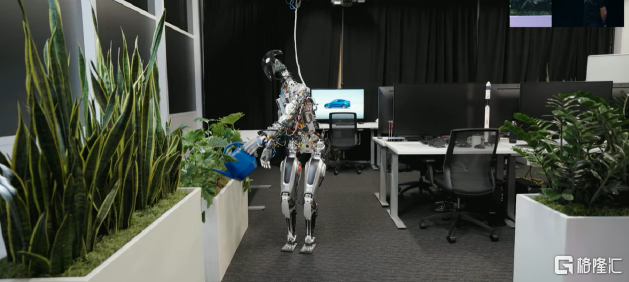 直击特斯拉AI日：人形机器人擎天柱Optimus原型机正式亮相休闲区蓝鸢梦想 - Www.slyday.coM