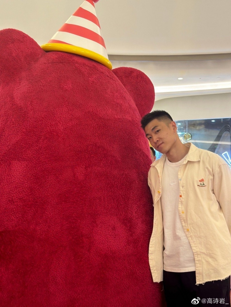 高诗岩晒生活照遭女友调侃:确实有点不太聪明的样子02|高诗岩|生活