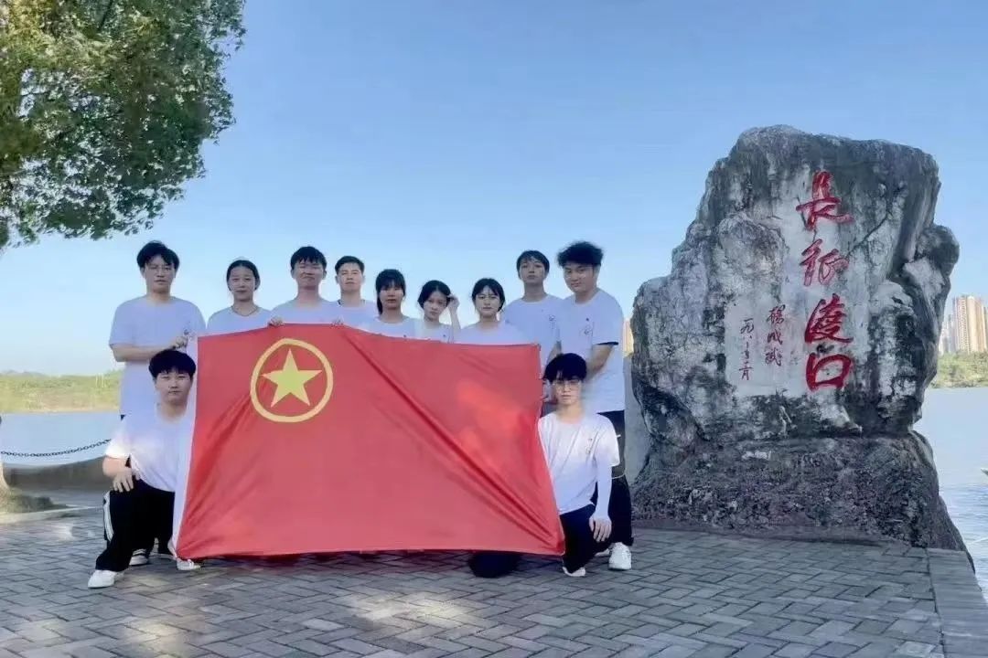 青春告白祖国｜江西科技学院：以青春之志与祖国同行、与时代共鸣休闲区蓝鸢梦想 - Www.slyday.coM