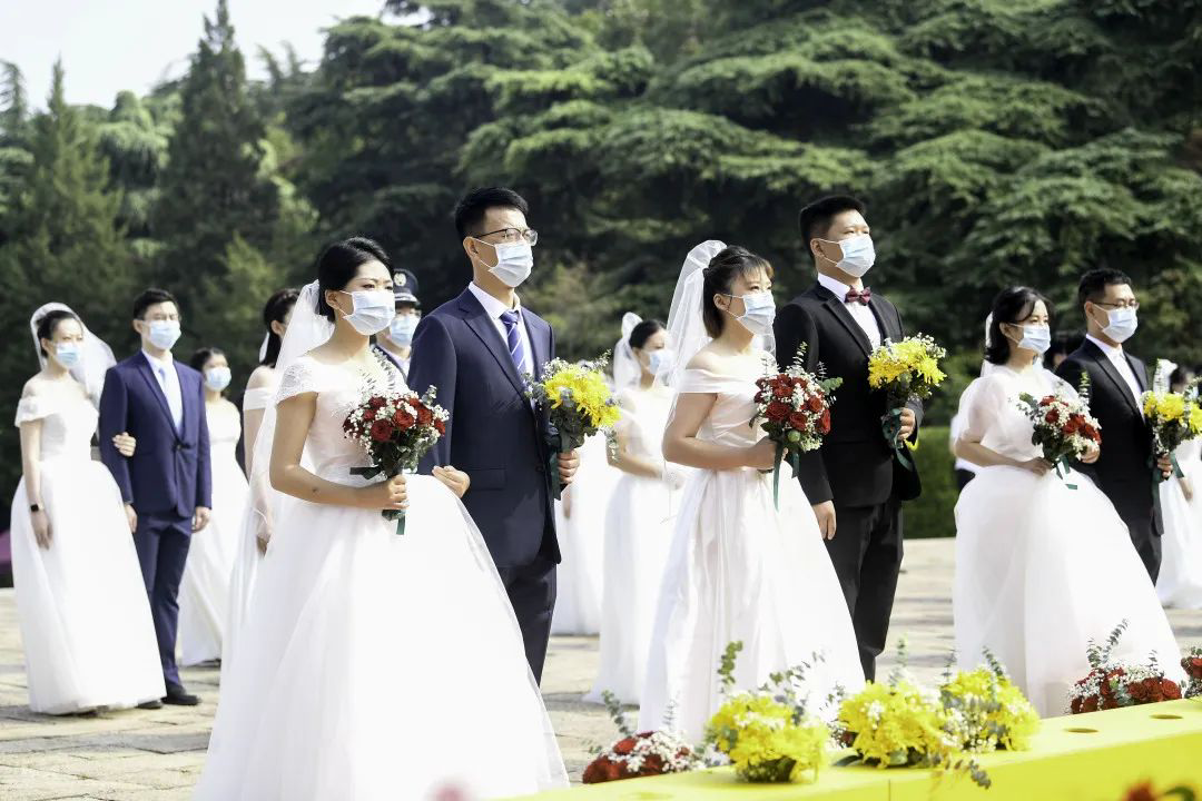 坐着高铁看中国， “中国速度”中感受沧海巨变