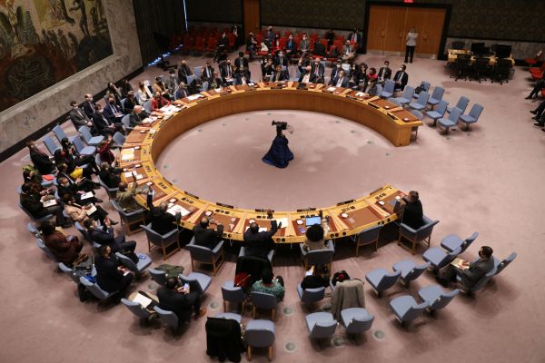 2月27日，在位于纽约的联合国总部，联合国安理会就决议草案进行表决（新华社记者 谢锷 摄）