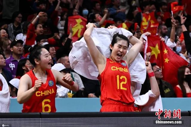 北京时间9月30日晚，在2022女篮世界杯半决赛中，中国女篮61:59战胜澳大利亚女篮。图片来源：ICphoto