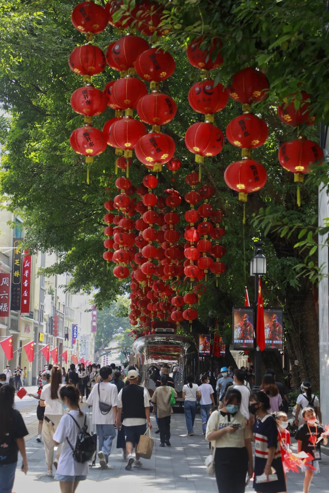 【影像】北京路节日气氛浓厚__财经头条