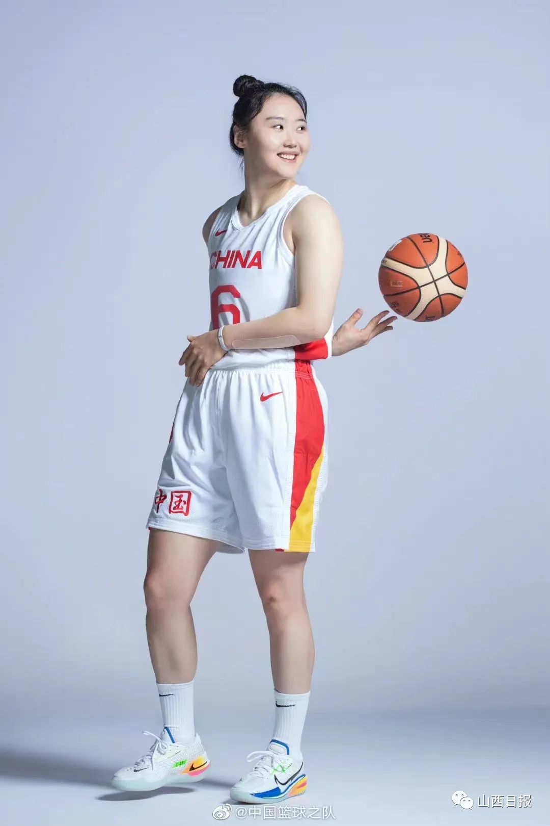 中国篮球最强姐妹--杨舒予和姐姐有颜又能打 顶峰相见_手机新浪网