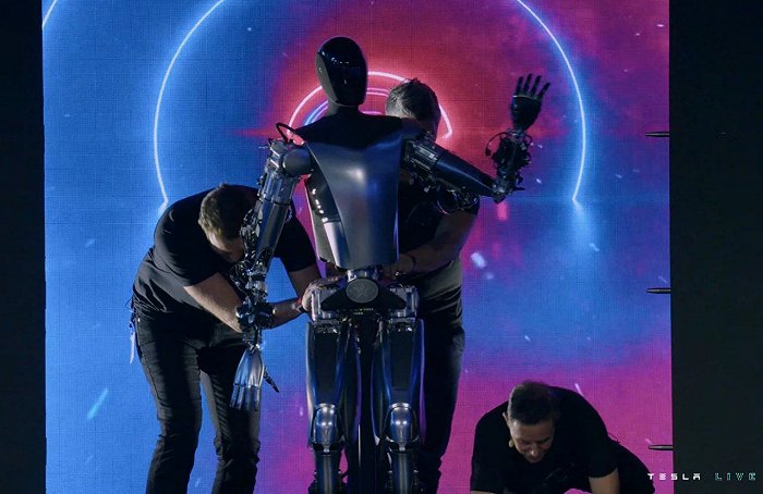 特斯拉发布首款人形机器人，马斯克称预计售价不超过2万美元休闲区蓝鸢梦想 - Www.slyday.coM