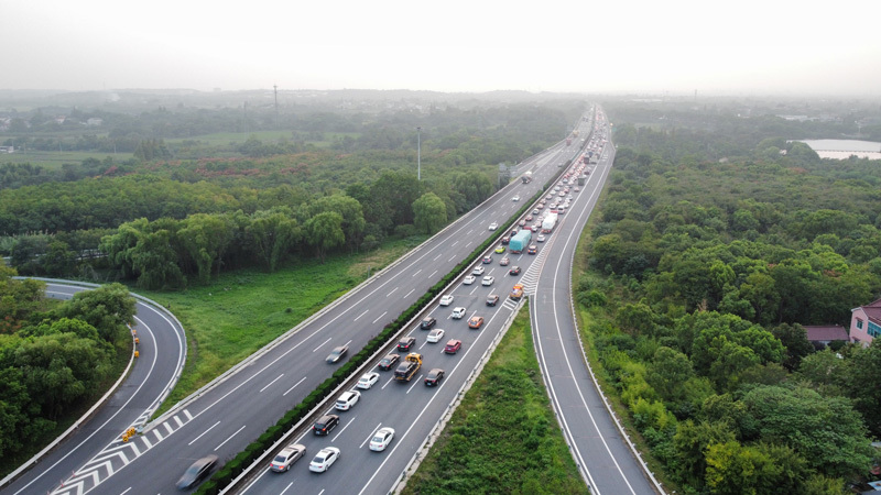 国庆假期首日 湖州境内多条高速迎来出行高峰|高速|湖州市|收费站