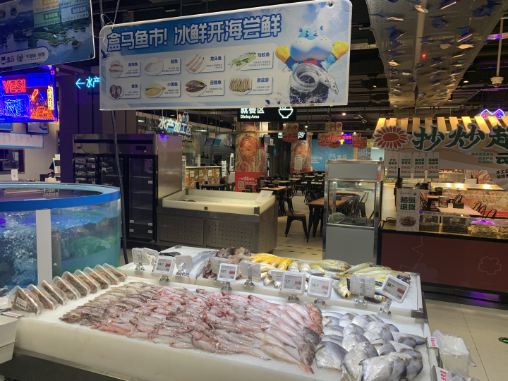 杭城餐厅一天准备了3000多只大闸蟹！长假第一天，杭州人的吃蟹热情有点高休闲区蓝鸢梦想 - Www.slyday.coM