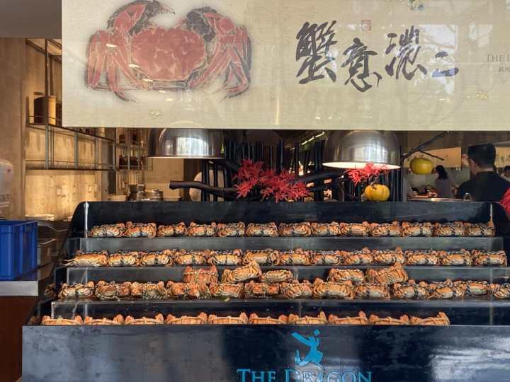 杭城餐厅一天准备了3000多只大闸蟹！长假第一天，杭州人的吃蟹热情有点高休闲区蓝鸢梦想 - Www.slyday.coM