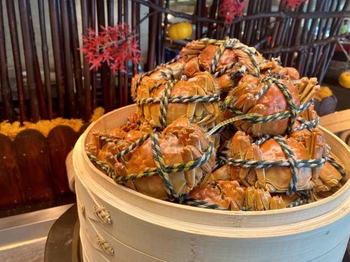 杭城餐厅一天准备了3000多只大闸蟹！长假第一天，杭州人的吃蟹热情有点高休闲区蓝鸢梦想 - Www.slyday.coM