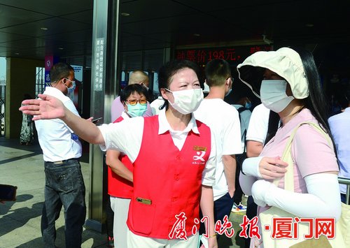 你们的假期我们的值班日 国庆假期很多人依然坚守岗位休闲区蓝鸢梦想 - Www.slyday.coM