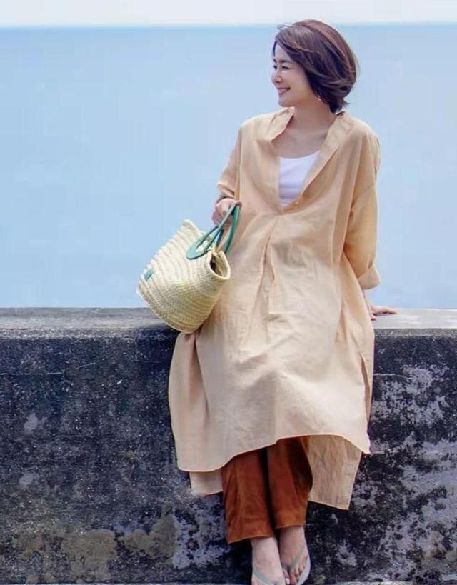 有品位的女人，穿裙子不会配丝袜、运动鞋！你看上海奶奶就知道了休闲区蓝鸢梦想 - Www.slyday.coM