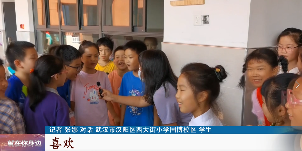 95后女教师在校园走红！只因她做了这个决定...休闲区蓝鸢梦想 - Www.slyday.coM