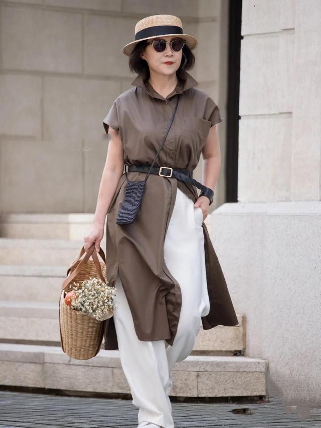 有品位的女人，穿裙子不会配丝袜、运动鞋！你看上海奶奶就知道了休闲区蓝鸢梦想 - Www.slyday.coM