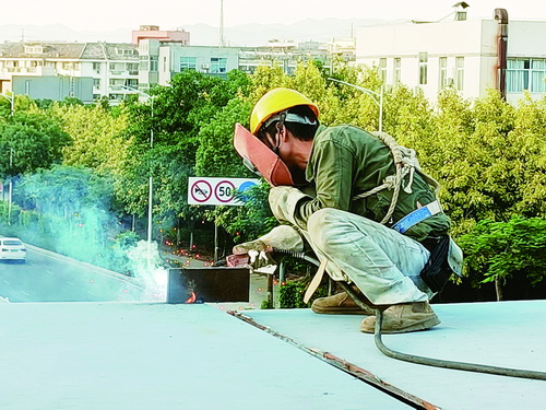 你们的假期我们的值班日 国庆假期很多人依然坚守岗位休闲区蓝鸢梦想 - Www.slyday.coM