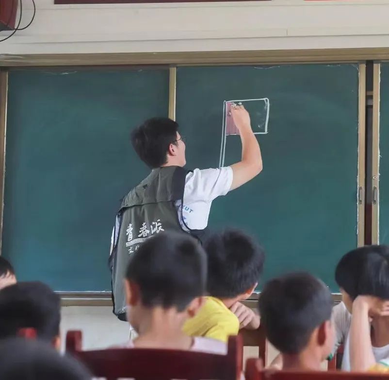 青春告白祖国｜江西科技学院：以青春之志与祖国同行、与时代共鸣休闲区蓝鸢梦想 - Www.slyday.coM