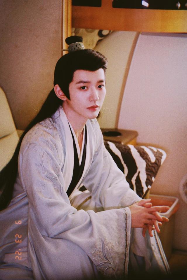 杨紫新剧《长相思》杀青！张晚意古装造型获赞，檀健次表现引期待休闲区蓝鸢梦想 - Www.slyday.coM