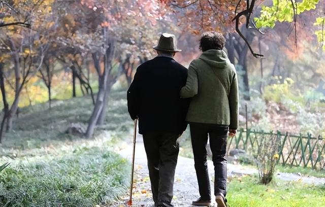 存钱和不存钱的人，过了70岁之后是不一样的人生休闲区蓝鸢梦想 - Www.slyday.coM